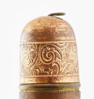 Díszes fém tűtartó, h: 5 cm