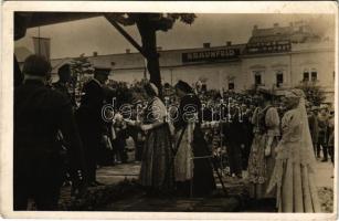 1940 Kolozsvár, Cluj; bevonulás, Vitéz Nagybányai Horthy Miklós Magyarország kormányzója, Braunfeld, Gilovics és Papszt üzlete / entry of the Hungarian troops, Regent Horthy, shops (EK)