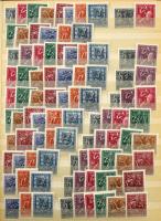 1916-1988 Magyar összeállítás az Aratós időszaktól berakólapokon, közte sorok, összefüggések / 1916-...