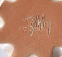 Győrbíró Enikő (1932-1999): Lány. Jelzett, kis kopással, m: 18 cm