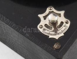 Polyphon hordozható gramofon. Jelzett, nem működik, jó állapotban, tartalék tűkkel