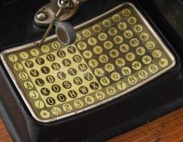 cca 1923 AEG Mignon tipusú mutatópálcás írógép magyar betűkkel. Az írógép-történelem rendkívül érdek...