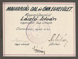 1935 Dunakeszi, Magyarság Dal és Önk. Egyesület fotóalbuma egyesületi tag részére, elnökség aláírásaival, 20 db fotóval, többek közt csoportképek (cserkész, sportolók stb.), épületek (MÁV Dunakeszi Főműhely, színház stb.), enteriőrök, vasút, mozdony. 8,5x11,5 cm. Albumlapokra ragasztva, hártyapapírral védve, korabeli egészvászon kötésben. Jó állapotban. Érdekes, egyedi összeállítás!