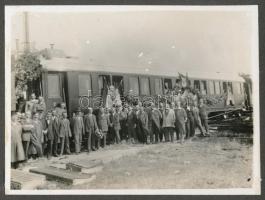 1935 Dunakeszi, Magyarság Dal és Önk. Egyesület fotóalbuma egyesületi tag részére, elnökség aláírása...