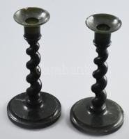 Ónix gyertyatartó pár. Faragott zöld ónix, csavart oszlopokkal, jelzés nélkül, kis pattogzással, egyik darab restaurált, m: 19,5 cm