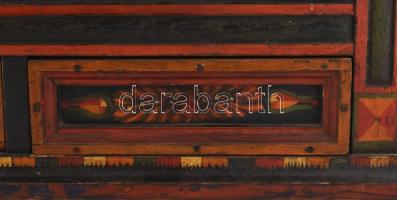 Fali téka. Harta, 1884. Festett, faragott fenyőfa két fiókkal, tulajdonosi felirattal: "Konrad ...