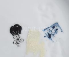 Hollóházi Szász Endre tervezte mintával díszített váza. 21 karátos arannyal kézzel aranyozott, jelze...