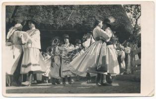 1938 Marótlaka, Morlaka, Morlaca (Kolozs, Cluj); Joc national / Rumänischer Reigentanz / Román néptánc / Romanian folk dance. Foto orig. J. Fischer Sibiu 1938. (Rb)