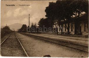 Taracköz, Teresva; Vasútállomás. Vasúti levelezőlapárusítás 7367. / railway station (EB)