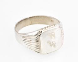 Ezüst(Ag) pecsétgyűrű, jelzett, méret: 63, nettó: 4,6 g