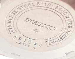 Seiko 5 Sports automata férfi karóra, 21 köves szerkezet, dátumkijelzős, narancssárga-fekete számlap...