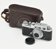 Zorkij szovjet távmérős fényképezőgép, Industar-22 50mm f/3.5 objektívvel, sapkával, eredeti bőr tokjában / Vintage USSR rangefinder camera, in original leather case