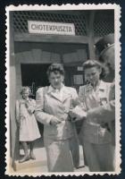 cca 1935-1940 Chotekpuszta, vasútállomás, fotó, 8,5×6,5 cm