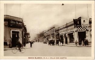 Bahía Blanca, Calle San Martin, Casa Alonso, Tienda Blanco y Negro / street view, shops, automobiles, bicycles