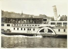 cca 1960 részlet a Felszabadulás, ex. IV. Károly hajóról, fotó, jó állapotban, 6,5×8,5 cm