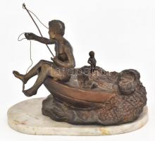 Csónakból horgászó fiú. Bronzírozott fém, márvány talapzaton, kopással, 34x17x24 cm