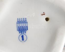 Zsolnay Annuska korsóval. Jelzett, hibátlan, m: 7,5 cm