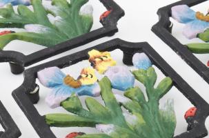 6 darab szecessziós stílusú öntöttvas edényalátét, virág- és bogármintákkal festett, 10,5x10,5 cm, n...