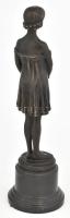 Demétre Chiparus után: Fiatal hölgy. Francia öntési pecséttel, jelzett, hibátlan, m: 34 cm