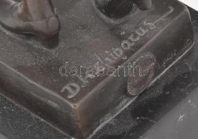 Demétre Chiparus után: Hölgy kalapban. Francia öntési pecséttel, márvány talpazaton, jelzett, hibátl...