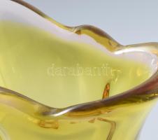 Cseh kristály üveg kínáló tál, Formába öntött, anyagában színezett, jelzett, hibátlan. d: 34 cm