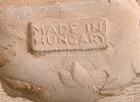 2 db Hummel jellegű magyar kerámia figura. Kézzel festett, jelzett, kopásokkal 12,14 cm