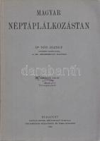 Sós József: Magyar néptáplálkozástan. Budapest, [1943] 1942. Magyar Orvosi Könyvkiadó Társulat - Rózsavölgyi és Társa (Stephaneum ny.) 280 p. Kötetünk ábrákkal, grafikonokkal, térképvázlatokkal gazdagon illusztrált népegészségügyi és statisztikai munka. Sós József táplálkozástani munkája számos részlettel szolgál az egyes magyarországi rétegek energiaszükségletéről, a szegényparaszti és középparaszti rétegek napi étrendjéről, a rozs- és búzatermelés európai eloszlásáról, közreadja a mezőgazdasági kivitelre képes és behozatalra szoruló országok térképét, a történelmi, illetve a megnagyobbodott Magyarország borrégióinak térképét, a pálinka- és borfogyasztás hazai regionális térképeit, az egyoldalú táplálkozás sújtotta kelet-európai területek térképét. A rendkívül adatgazdag munka, bár élelmiszervegyészeti részletekkel is szolgál, mindenekelőtt a makrogazdasági és statisztikai részletekre koncentrál. A címoldalon és az első borítón régi tulajdonosi bélyegzések. (A Magyar Orvosi Könyvkiadó Társulat könyvtára. CLXXXVII. kötet.) BOEH VIII 615. Horváth 1558. Poss.: Cseresnyés Kolos. [dr. Cseresnyés Kolos (1918-) tiszapüspöki községi orvos, filatélista.] Fűzve, kiadói borítóban. Jó példány.