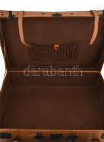 2 db igényes bőr koffer egymásba rakható, nagyobb mérete 70x 50 cm Kulccsal, szép állapotban