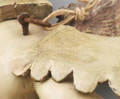 Puttó. cca XIX. sz., feltételezhetően magyar szobrász, faragott fa, átfestve, kopásokkal, m: 51 cm