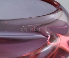 Cseh asztaldísz. Jelzés nélkül, anyagában színezett, kis kopással, 16x10 cm