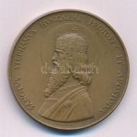 Madarassy Walter (1909-1994) 1938. "Budapest - Szent István / Szent Jobb" kétoldalas bronz emlékérem (40mm) T:AU,XF