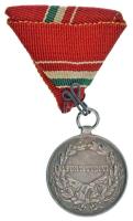 1917. "Károly Ezüst Vitézségi Érem II. osztálya" jelzetlen Ag kitüntetés nem eredeti mells...