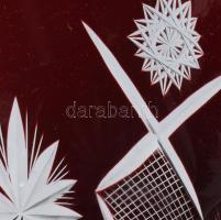 Bordó váza, gazdag köszörült mintás díszítéssel, jelzés nélkül, hibátlan, m: 26,5 cm