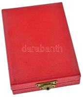 ~1970. "Szakszervezetek Országos Tanácsa arany fokozat" aranyozott, műgyantás kitüntetés, ...