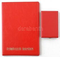 1988. "Úttörővezető Érdemérem" műgyantás fém kitüntetés mellszalagon, eredeti tokban, igaz...