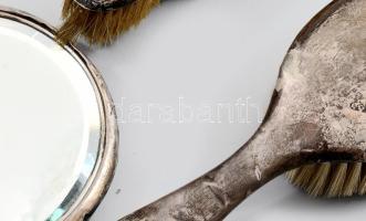 Pipere készlet, Négy darabos, tükör, ruha kefék. Ezüst (Ag) Anglia, XX: sz. eleje. Jelzett