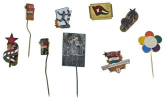 9db-os vegyes kitűző és jelvény tétel, közte ~1950. "MKP (Magyar Kommunista Párt)" (2xklf) zománcozott és festett fém gomblyukjelvények (26x12mm, ~19x9mm) T:AU,XF