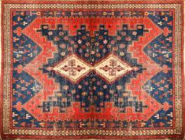 Régi kézi csomózású szőnyeg, sérüléssel, javítással, cca 195x155 cm /// KIZÁRÓLAG SZEMÉLYES ÁTVÉTEL, NEM POSTÁZZUK! / ONLY PERSONAL COLLECTION AT OUR OFFICE!