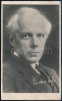 1947 Bartók Béla (1881-1945), fotólap nyomtatott aláírással, hátoldalán ragasztás nyomaival, 13,5x8 cm