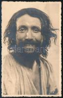 1941 Férfiportré, fotólap, Foto-Sport Bistrita (Beszterce), hátoldalán dedikációval, címezve és elküldve, 13x8,5 cm