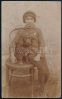 cca 1920 Lány kutyával, fotólap, felületén kisebb gyűrődésekkel, 14x8,5 cm