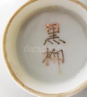 Japán porcelán katonai szakés csésze. cca 1940-1944, 18. gyalogezred. Páros zászló és krizantémvirág...