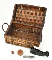 5 darabos bolha tétel: doboz, benne tűtartó, bicska, párizsi kapocs dobozka, kézi lámpa, vegyes állapotban