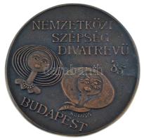 Kutas Ágnes (1966-) 1985. "Nemzetközi Szépség Divatrevü - Budapest" egyoldalas öntött bronz emlékérem, eredeti tokban (84mm) T:UNC kis patina