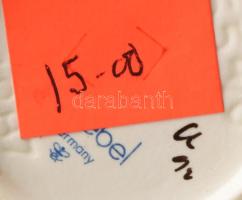 Hummel Goebel kötögető kislány. Jelzett, hibátlan, m: 8,5 cm