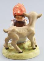 Hummel Goebel kislány báránnyal. Jelzett, kis sérüléssel, m: 10 cm