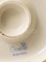 Hummel Goebel kislány báránnyal. Jelzett, kis sérüléssel, m: 10 cm