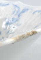 2 darab antik porcelán kínáló + fedél nélküli levestál, kopással, jelzéssel, sérüléssel