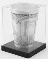 Ón kupa ez első bajor és első angol bélyeg képével. 8 cm