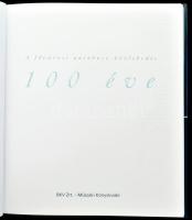 A fővárosi autóbusz-közlekedés 100 éve Bp., 2016. BKV. Kiadó kartonált papírkötésben. Papír védőborí...